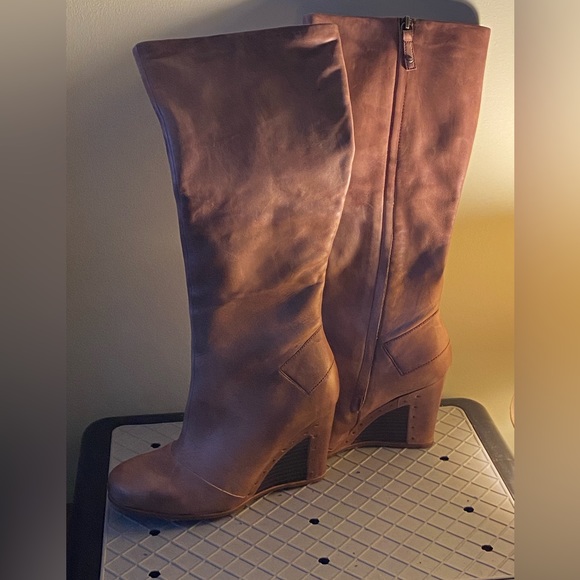 Cute Wedge Tan Leather Boots - Picture 7 of 12